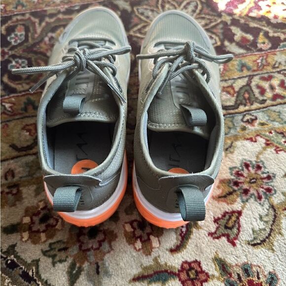 Army Green Nike‎ Sneakers - Picture 4 of 8